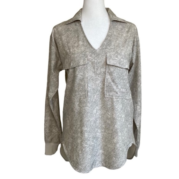 Athleta ‘Zuma’ Relaxed Long Sleeve Blouse Collared Tunic Shirt in Viper Grey - Picture 2 of 16